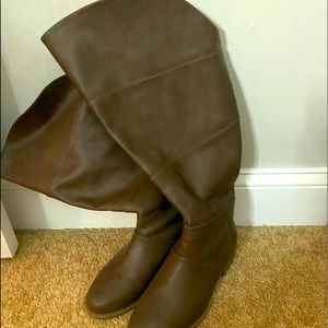 EUC - wide calf riding boots - worn twice
